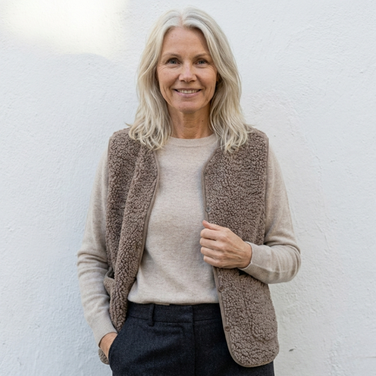 Blødt teddyvest med knap-lukning