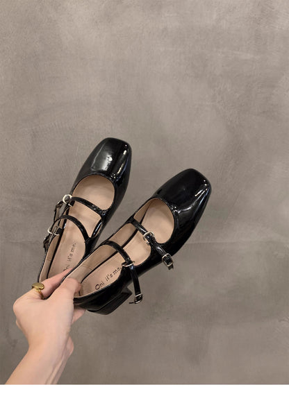 Elegante sko i PU med firkantet hæl og firkantet tå