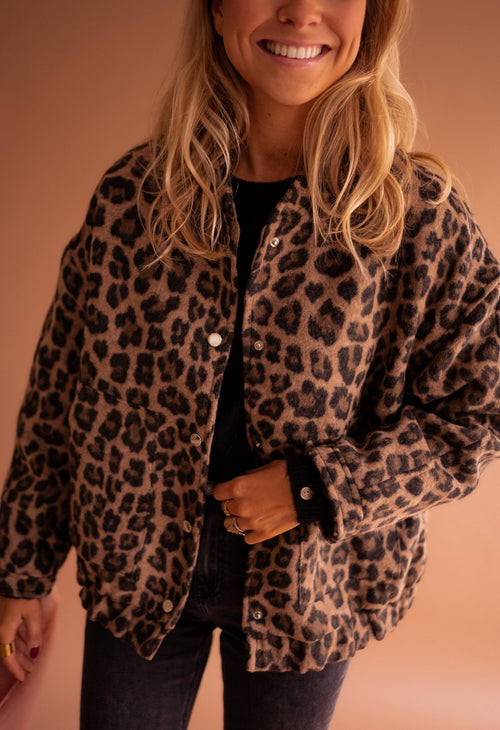 Letvægtsjakke med tidløst leopardprint